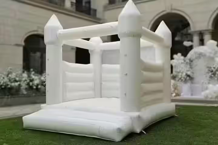 Renta inflable Castillo Blanco en CDMX - decoración con globos