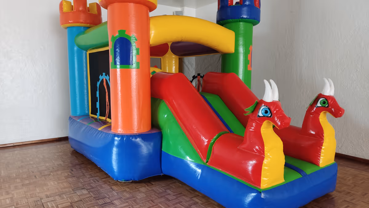 Inflable Dragones Rojos en evento corporativo