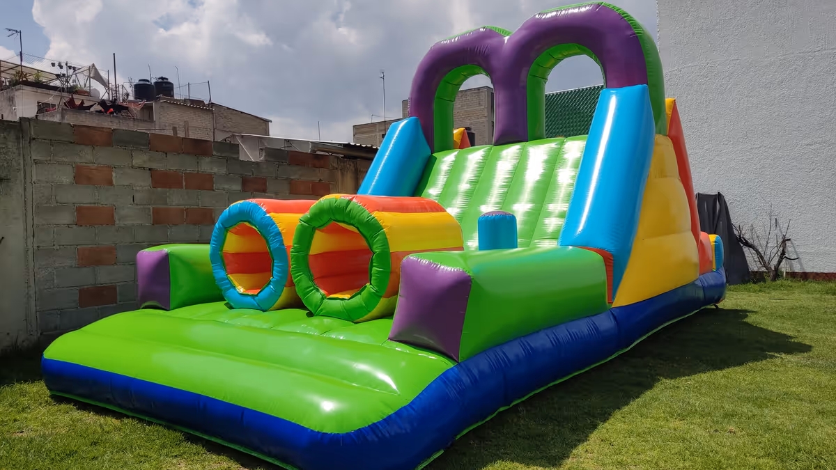 Renta inflable Extremo en CDMX - vista frontal