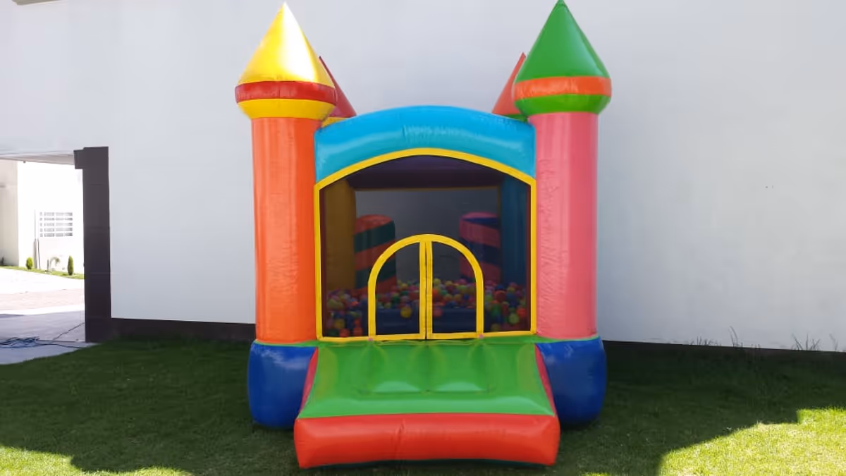 Mini Castillo instalado en interior de fiesta