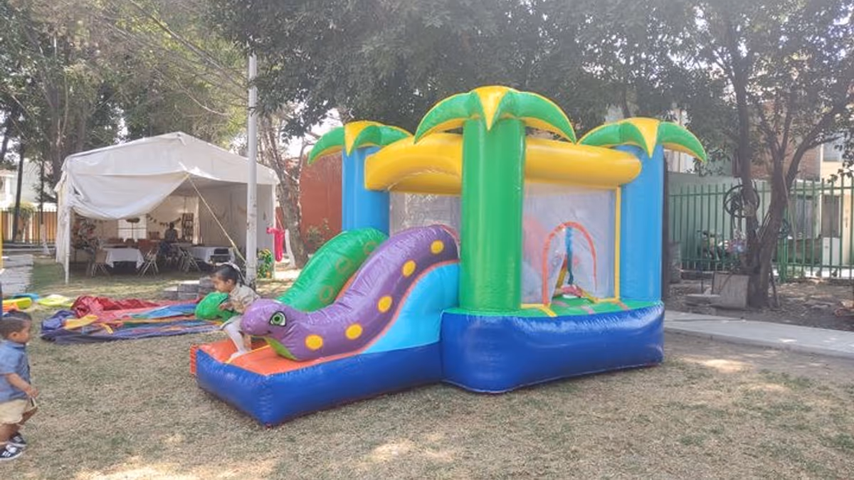 Mini jungla inflable para eventos familiares CDMX